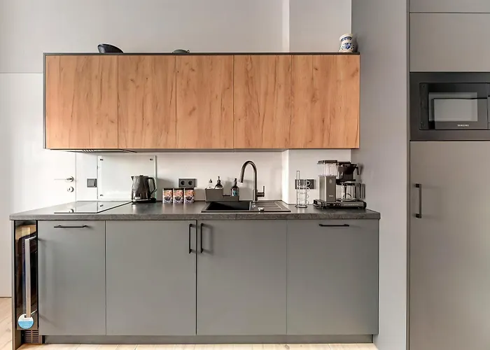 Azzuro Living - Cozy Two Bedroom Spot By The & Town By Lion *