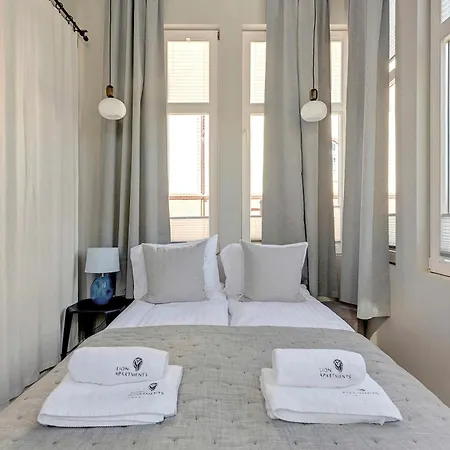 Azzuro Living - Cozy Two Bedroom Spot By The & Town By Lion