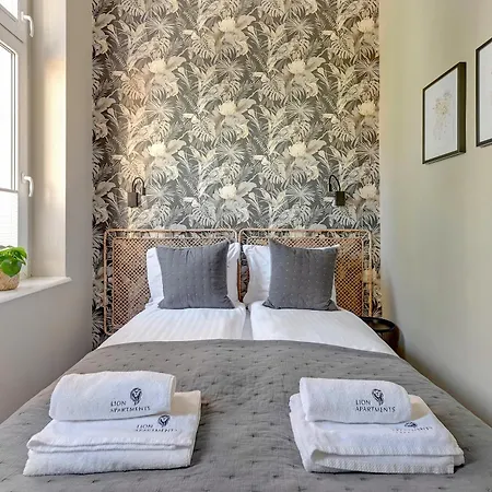 Azzuro Living - Cozy Two Bedroom Spot By The & Town By Lion