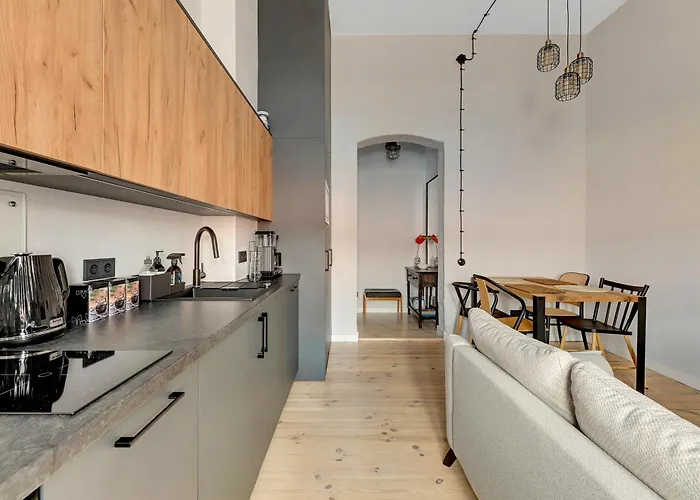 Azzuro Living - Cozy Two Bedroom Spot By The & Town By Lion